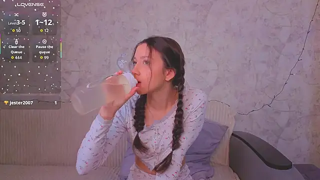 Snapshot of GiseleLamos chatting on 12.18.25 GiseleLamos online show from 12.18.25