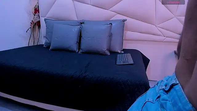 ValeriaJulio  online show from 03.13.26