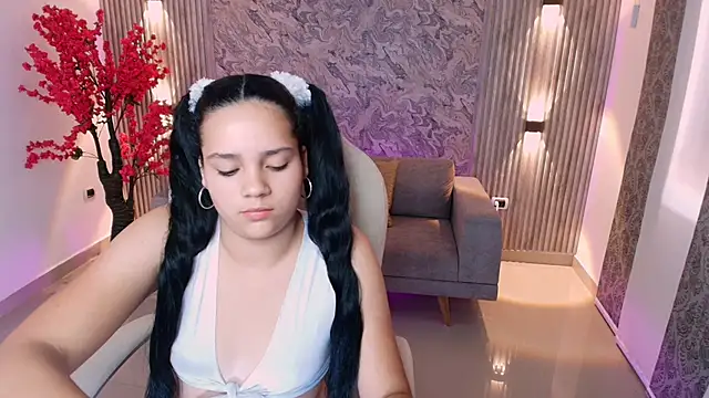 karlie small online show from 09.20.25