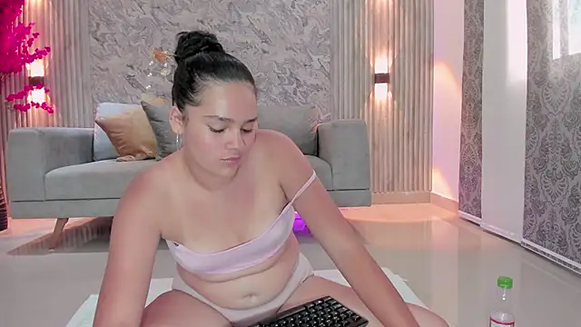 karlie small online show from 03.04.26