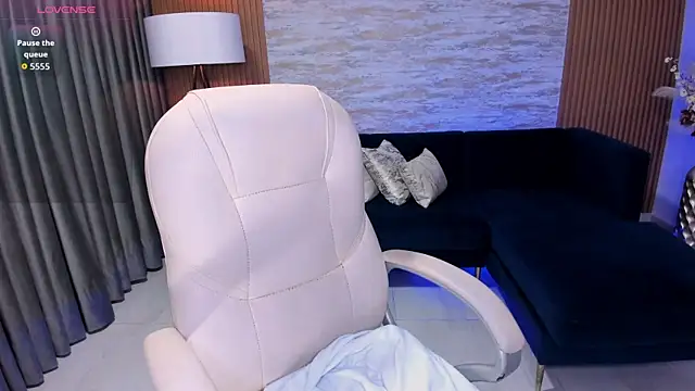 karlie small online show from 07.16.26