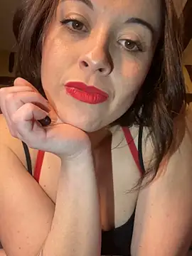 Snapshot of Toto-pika chatting on 02.14.26 Toto-pika online show from 02.14.26