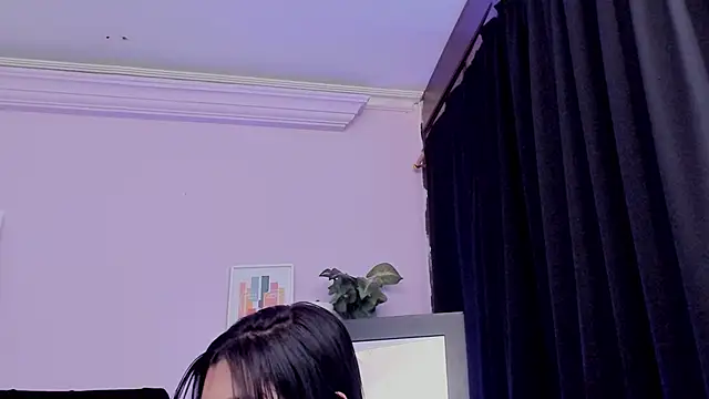 Snapshot of emmabridgerton chatting on 11.26.25 emmabridgerton online show from 11.26.25