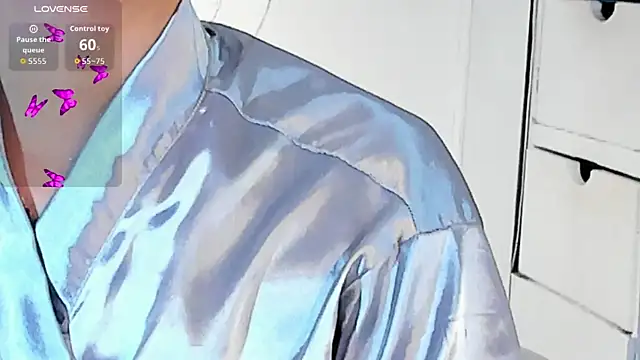 VioletHilton online show from 09.11.25