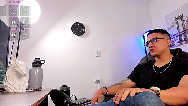 Snapshot of Dash_Bukoski chatting on 11.25.25 Dash Bukoski online show from 11.25.25