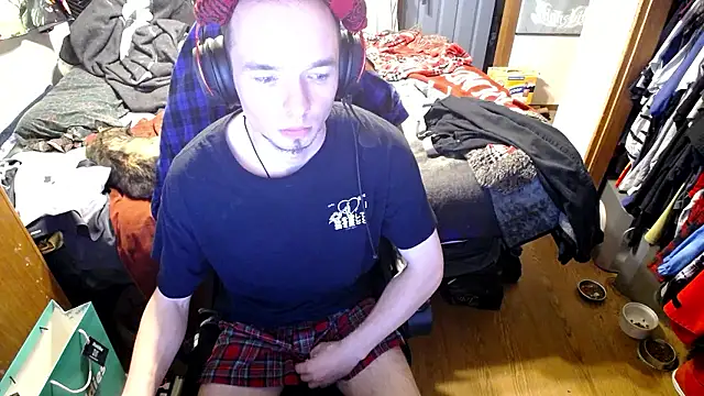 Snapshot of womenhateme69 chatting on 10.04.25 womenhateme69 online show from 10.04.25