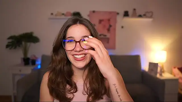 Snapshot of kissie_cat chatting on 03.11.26 kissie cat online show from 03.11.26