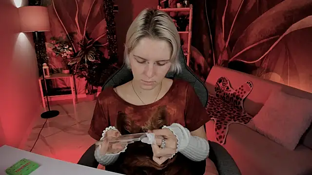 Snapshot of BethanyCloud chatting on 10.16.25 BethanyCloud online show from 10.16.25