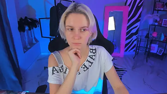 Snapshot of BethanyCloud chatting on 10.17.25 BethanyCloud online show from 10.17.25