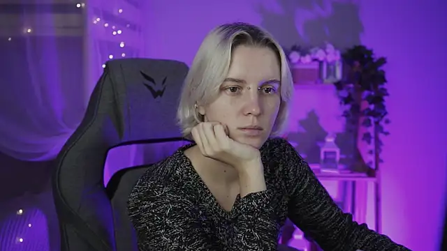 Snapshot of BethanyCloud chatting on 10.23.25 BethanyCloud online show from 10.23.25