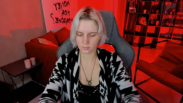 Snapshot of BethanyCloud chatting on 10.31.25 BethanyCloud online show from 10.31.25