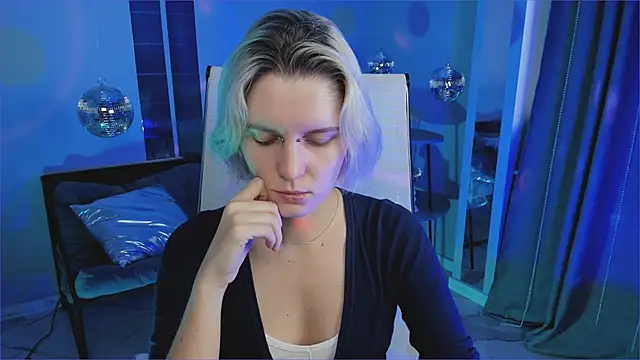 Snapshot of BethanyCloud chatting on 11.17.25 BethanyCloud online show from 11.17.25