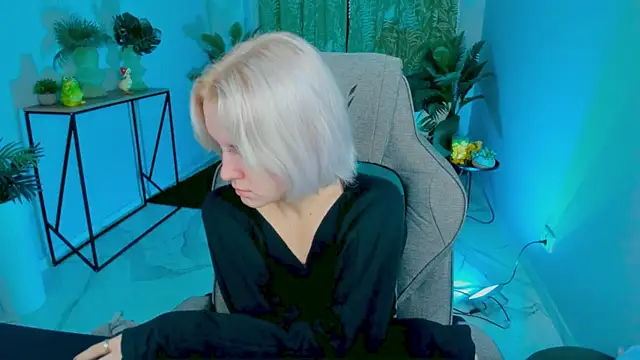 Snapshot of BethanyCloud chatting on 11.19.25 BethanyCloud online show from 11.19.25