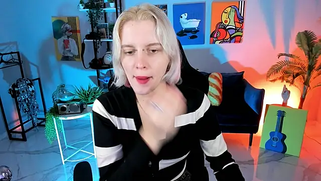 Snapshot of BethanyCloud chatting on 11.24.25 BethanyCloud online show from 11.24.25