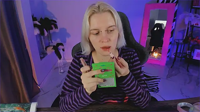 Snapshot of BethanyCloud chatting on 12.04.25 BethanyCloud online show from 12.04.25