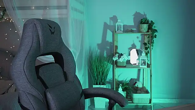 Snapshot of BethanyCloud chatting on 12.16.25 BethanyCloud online show from 12.16.25