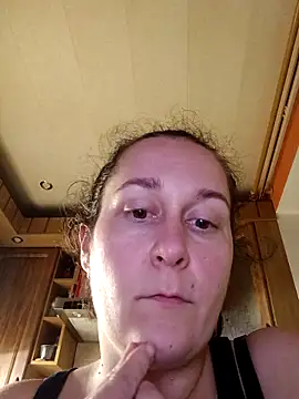 Snapshot of Amandda_ chatting on 10.04.25 Amandda online show from 10.04.25