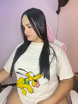 Snapshot of Andrea-Lu chatting on 10.08.25 Andrea-Lu online show from 10.08.25