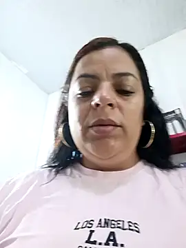 Mia-Glow online show from 10.10.25