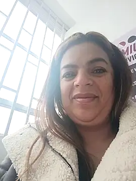 Mia-Glow online show from 11.21.25