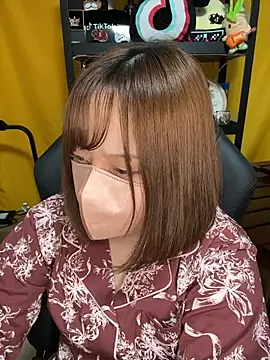 Snapshot of 0kanna0 chatting on 10.02.25 0kanna0 online show from 10.02.25