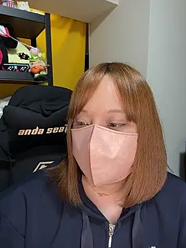 Snapshot of 0kanna0 chatting on 11.05.25 0kanna0 online show from 11.05.25