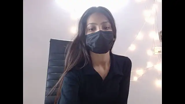 Snapshot of _kamyaa09 chatting on 11.26.25 kamyaa09 online show from 11.26.25