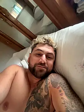 Snapshot of speakonit chatting on 09.08.25 speakonit online show from 09.08.25