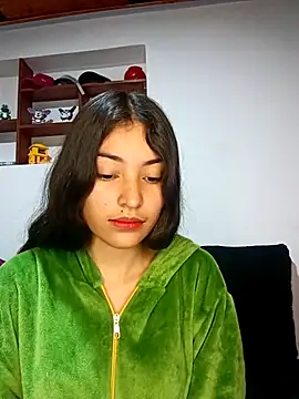 Snapshot of hotwife26 chatting on 02.18.26 hotwife26 online show from 02.18.26