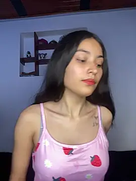 Snapshot of hotwife26 chatting on 04.08.26 hotwife26 online show from 04.08.26