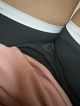 Snapshot of crazy111girl chatting on 11.08.25 crazy111girl online show from 11.08.25