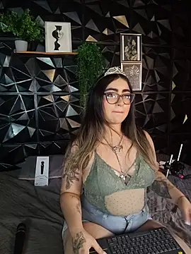 April  foxx online show from 11.22.25