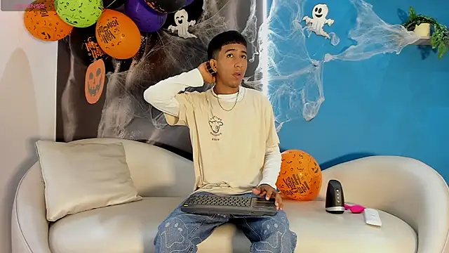 Snapshot of ender_h0t chatting on 10.30.25 ender h0t online show from 10.30.25