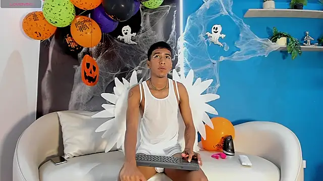 Snapshot of ender_h0t chatting on 10.31.25 ender h0t online show from 10.31.25