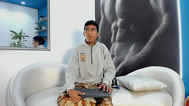 Snapshot of ender_h0t chatting on 11.05.25 ender h0t online show from 11.05.25