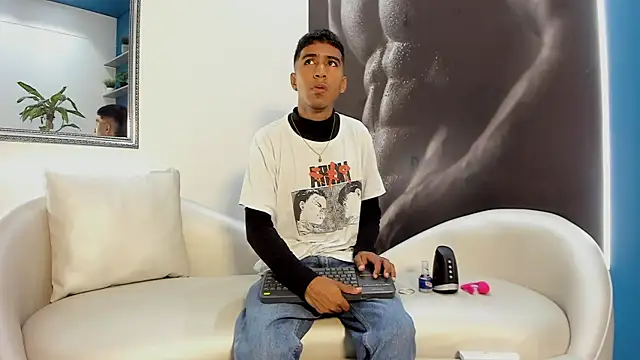 Snapshot of ender_h0t chatting on 11.25.25 ender h0t online show from 11.25.25