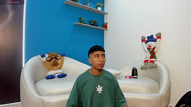 Snapshot of ender_h0t chatting on 12.16.25 ender h0t online show from 12.16.25