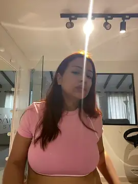 Snapshot of VictoriaFerro chatting on 07.23.26 VictoriaFerro online show from 07.23.26