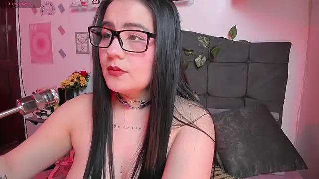 Snapshot of Fia__ chatting on 10.02.25 Fia   online show from 10.02.25