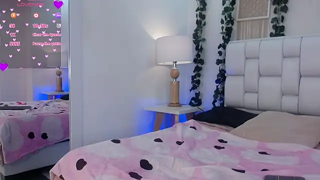 Tiffanygh  online show from 12.04.25