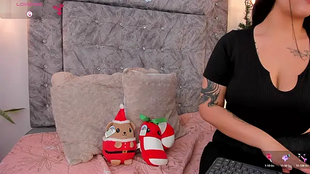 Seraphyne666 online show from 11.21.25