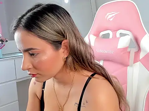 Snapshot of Saloome_miller chatting on 10.01.25 Saloome miller online show from 10.01.25