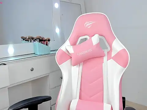 Snapshot of Saloome_miller chatting on 10.03.25 Saloome miller online show from 10.03.25