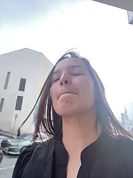 Mia jhoonson online show from 11.08.25