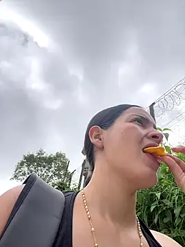 Mia jhoonson online show from 11.20.25