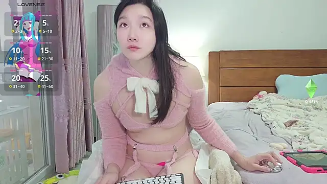 Snapshot of Eulalia-A chatting on 11.17.25 Eulalia-A online show from 11.17.25