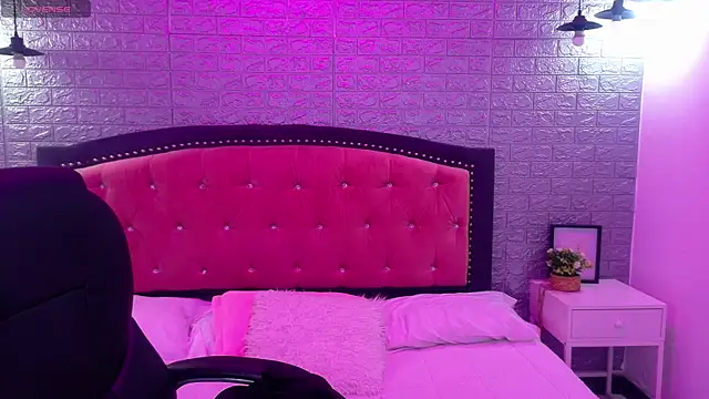 Natalie loffreda online show from 11.27.25