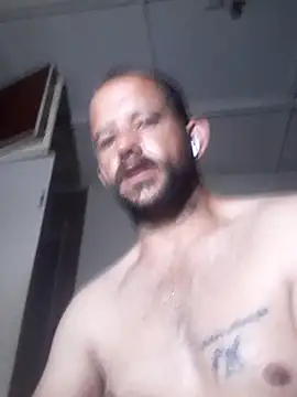 Snapshot of Lekewarmele chatting on 10.15.25 Lekewarmele online show from 10.15.25