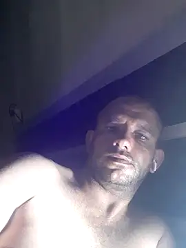 Snapshot of Lekewarmele chatting on 10.24.25 Lekewarmele online show from 10.24.25