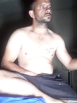 Snapshot of Lekewarmele chatting on 11.04.25 Lekewarmele online show from 11.04.25